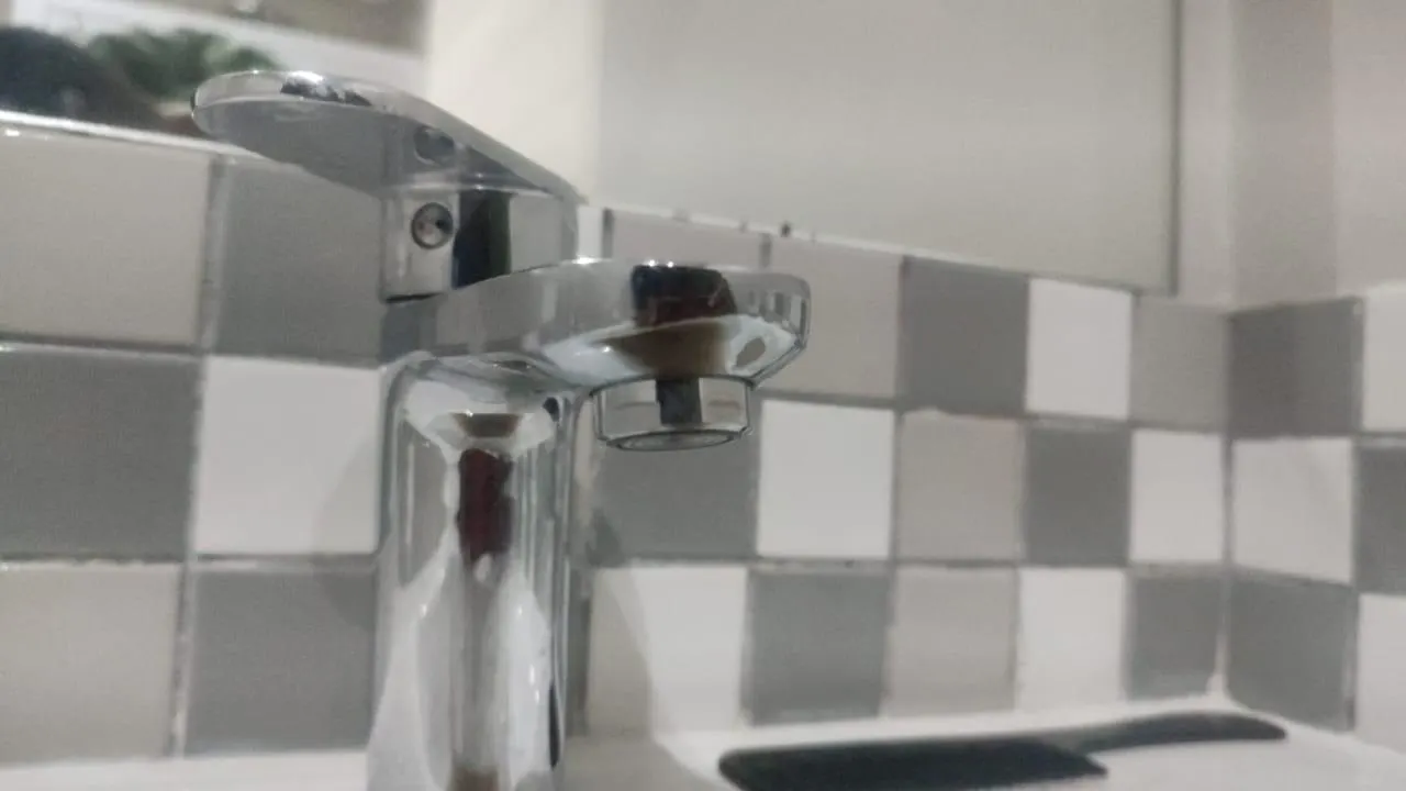 Basin tap installation