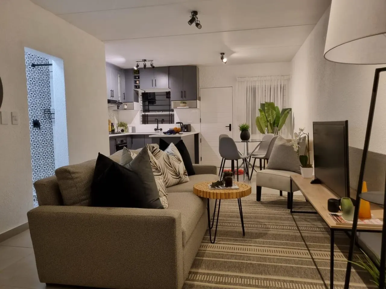 Modern open plan living and kitchen